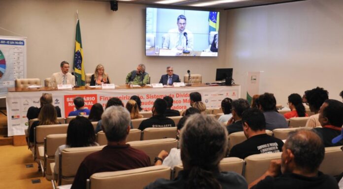 STIU-DF participa de seminário sobre financeirização e levanta debate sobre desinformação com a classe trabalhadora